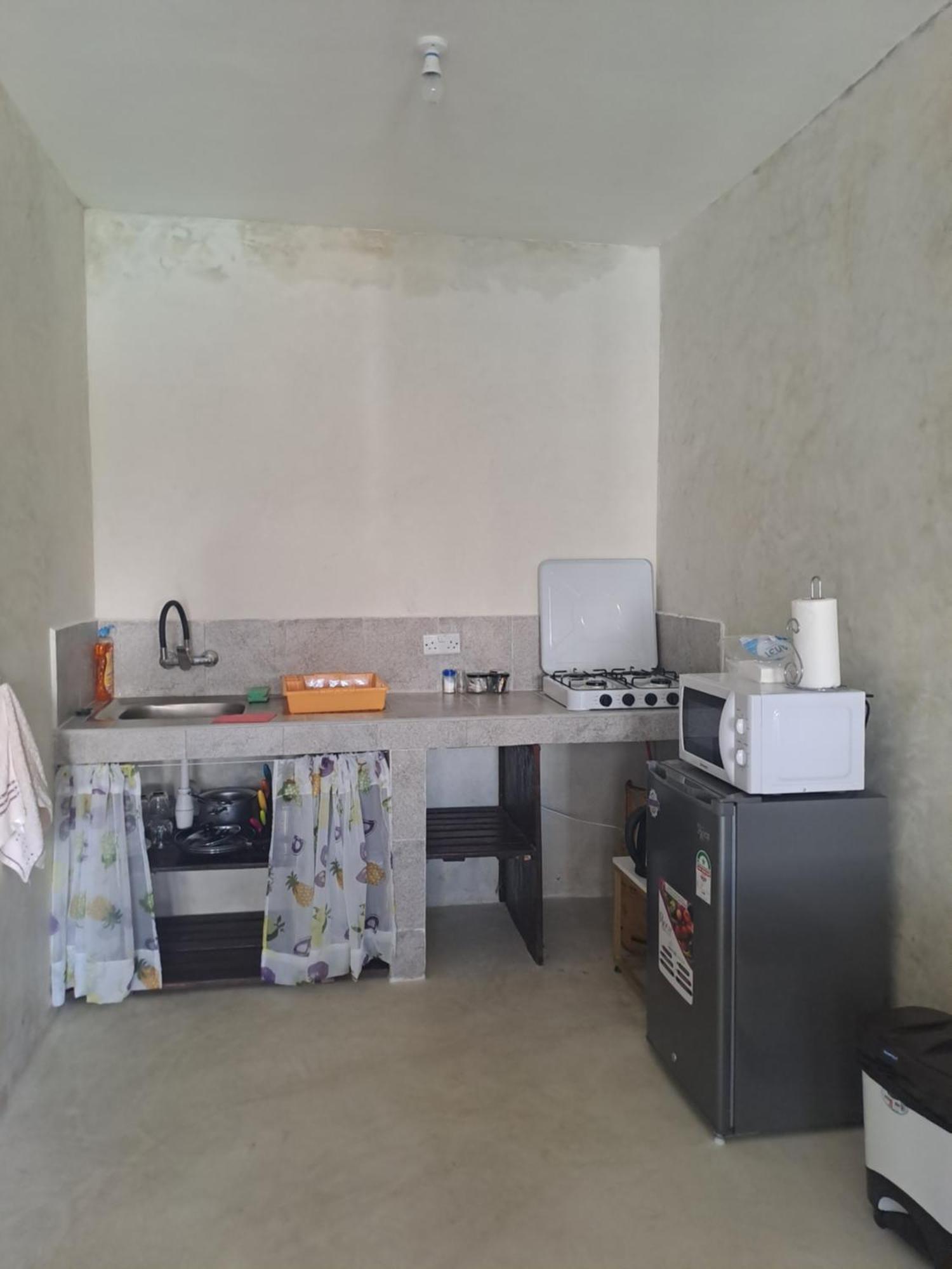 Kaleb'S Beachfront Serviced Studio Apartments Malindi Esterno foto
