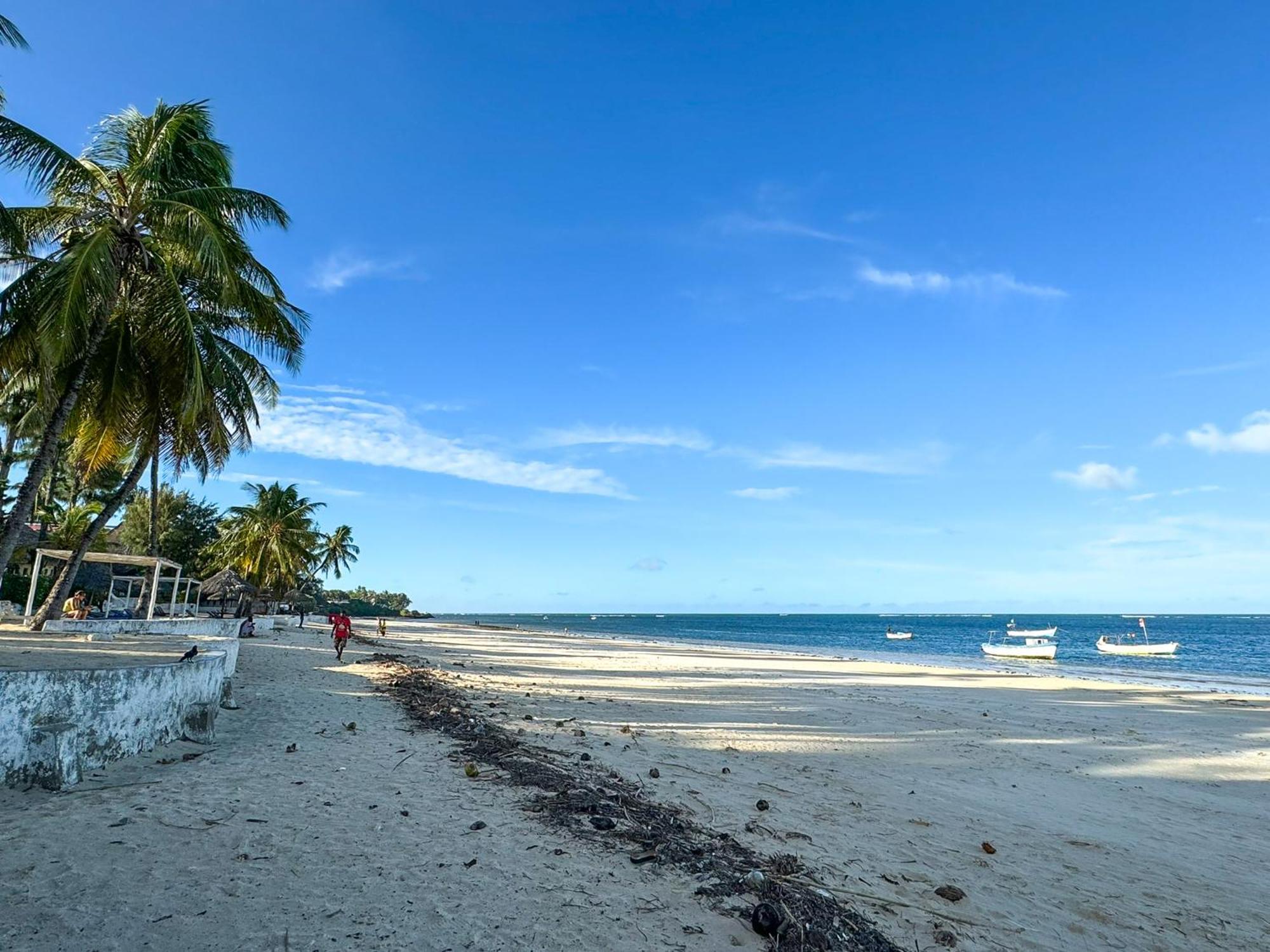 Kaleb'S Beachfront Serviced Studio Apartments Malindi Esterno foto