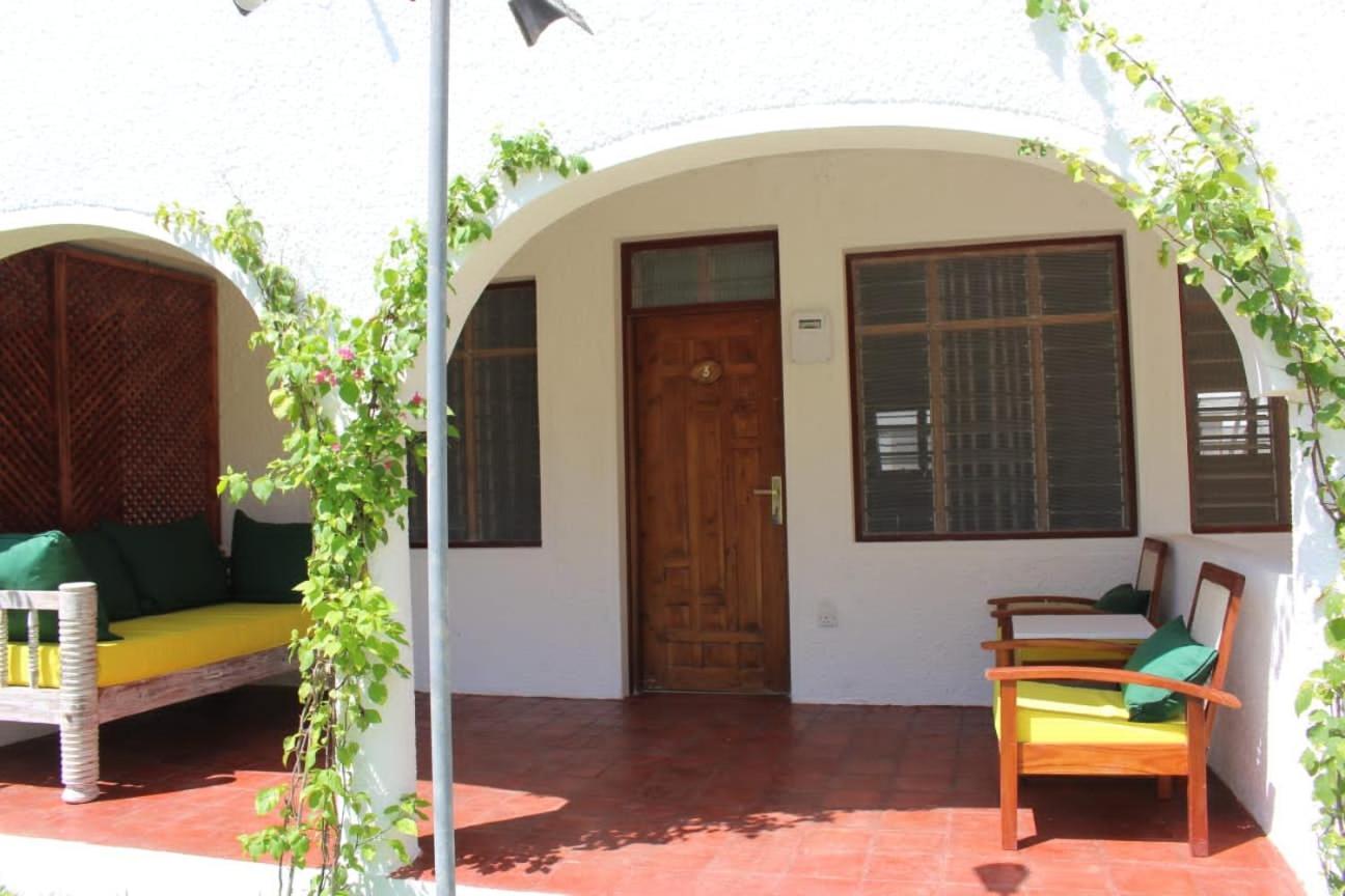 Kaleb'S Beachfront Serviced Studio Apartments Malindi Esterno foto