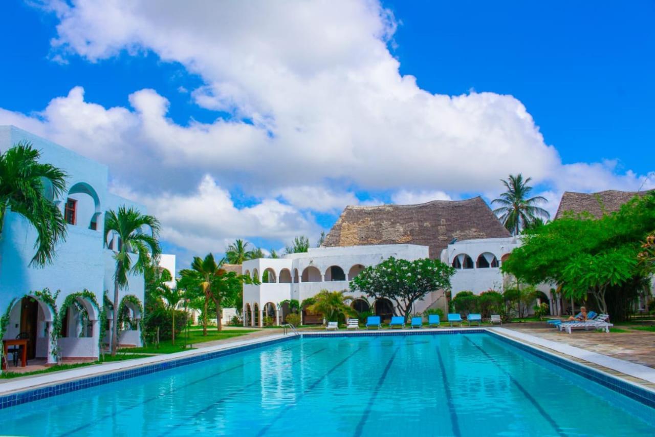 Kaleb'S Beachfront Serviced Studio Apartments Malindi Esterno foto