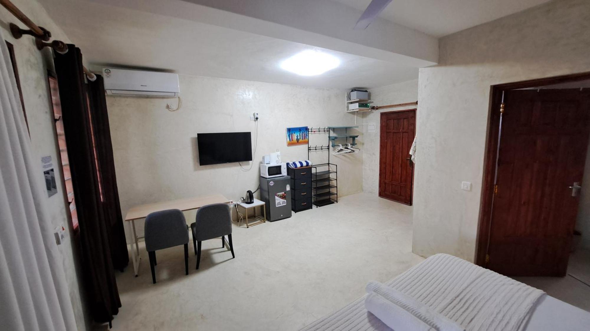 Kaleb'S Beachfront Serviced Studio Apartments Malindi Esterno foto