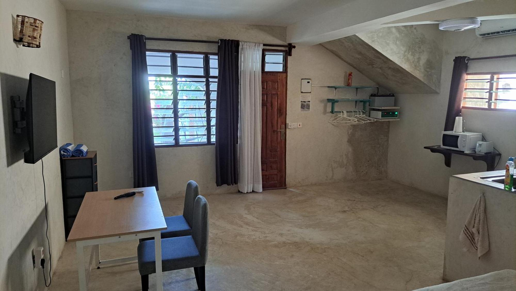 Kaleb'S Beachfront Serviced Studio Apartments Malindi Esterno foto